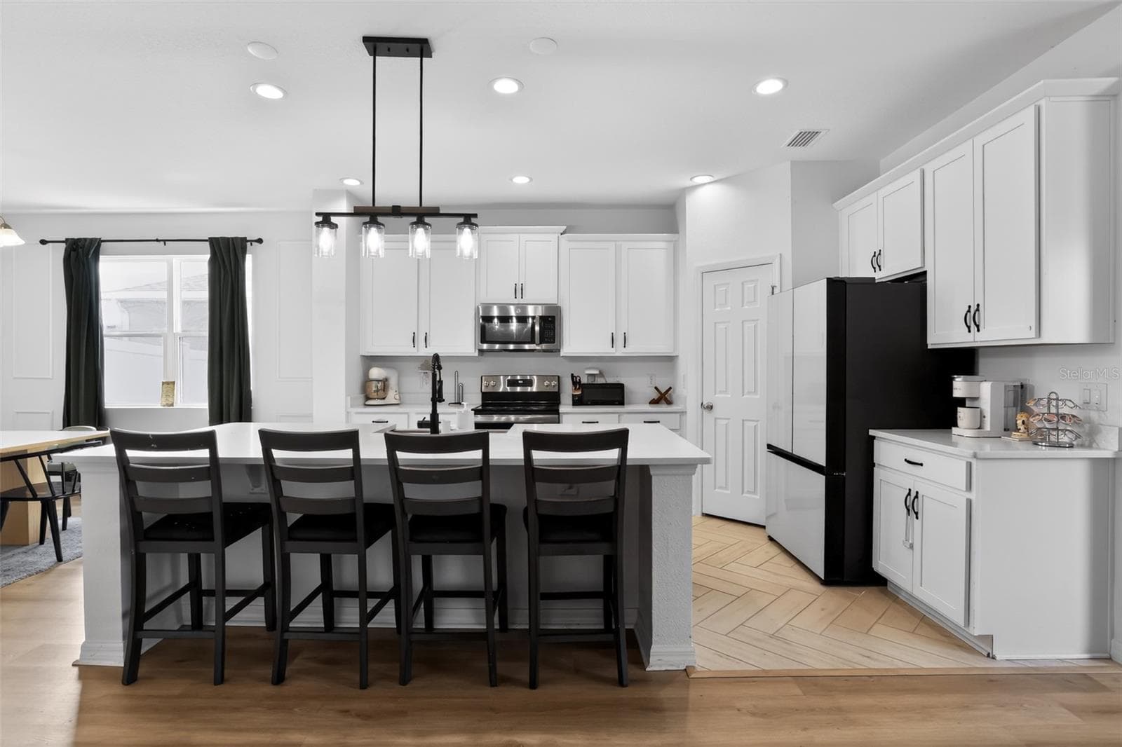 Single Family Residence at 589 JUPITER BEACH RD, GROVELAND, photo 9 of 34