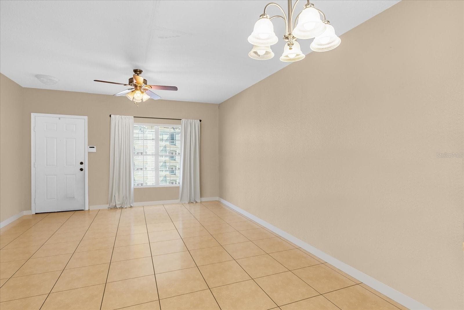 Townhouse at 727 SHROPSHIRE LOOP, SANFORD, photo 2 of 14