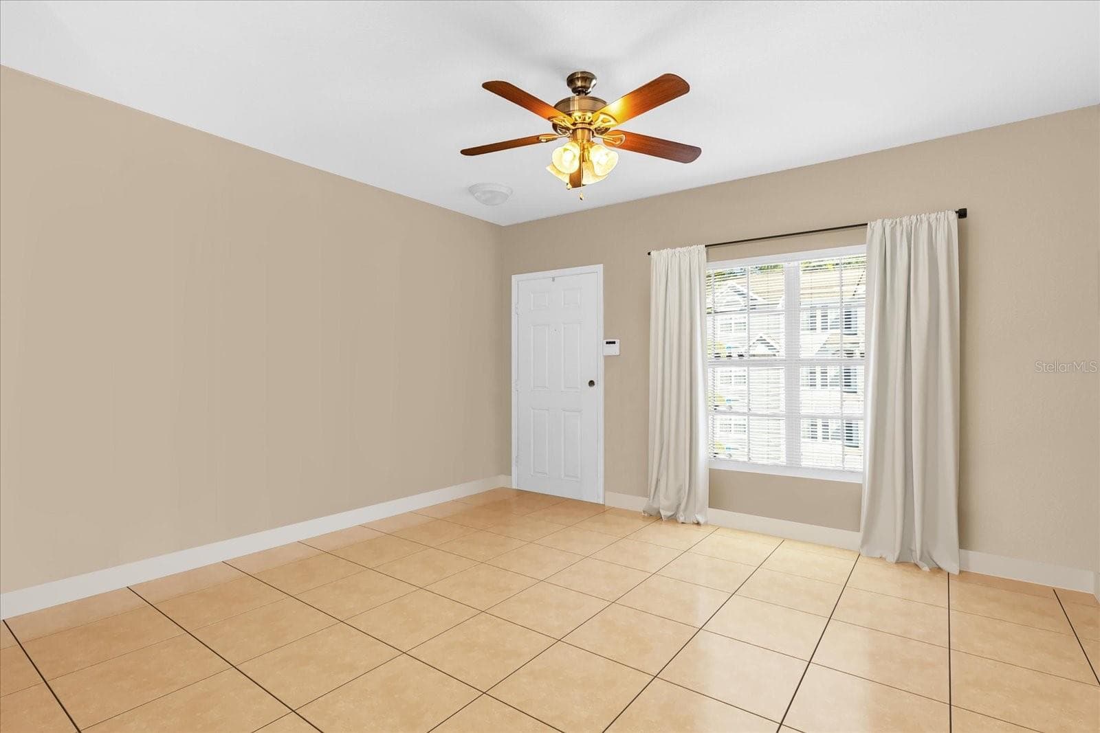Townhouse at 727 SHROPSHIRE LOOP, SANFORD, photo 3 of 14