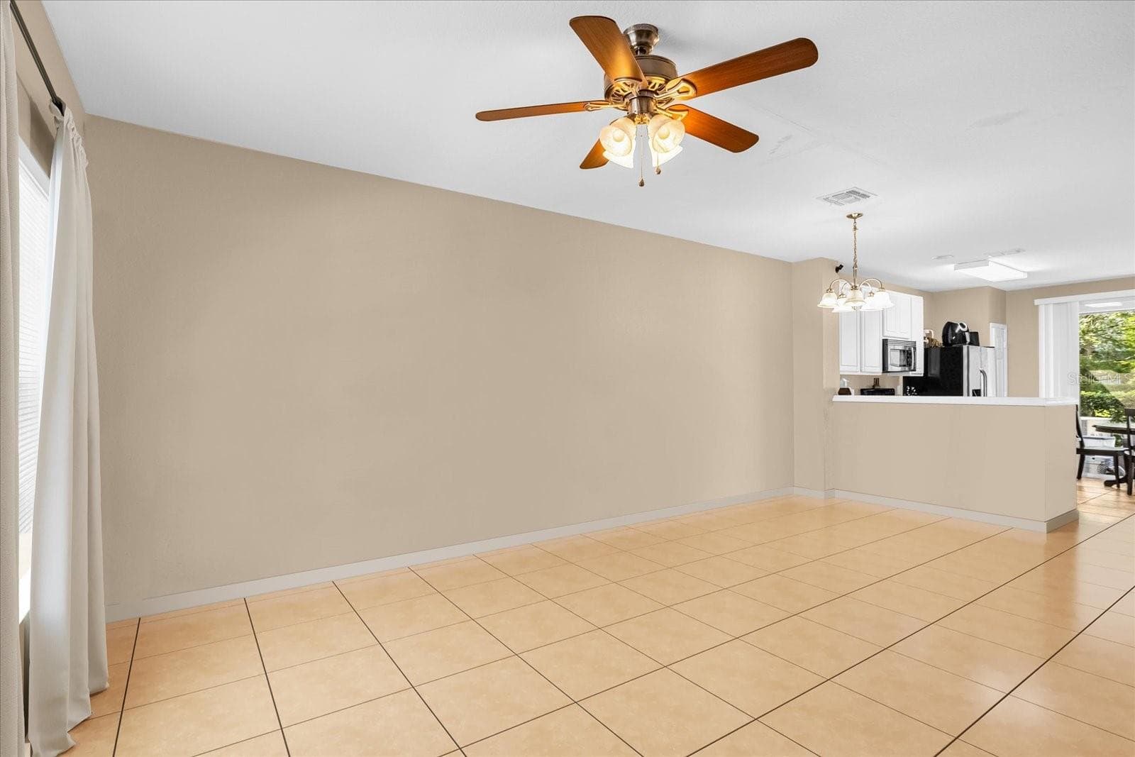 Townhouse at 727 SHROPSHIRE LOOP, SANFORD, photo 4 of 14