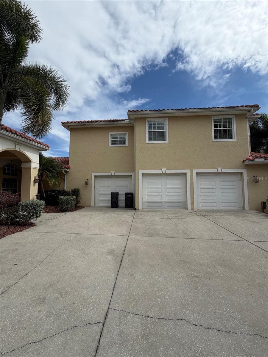 Single Family Residence at 4915 TROYDALE RD, TAMPA, photo 18 of 91