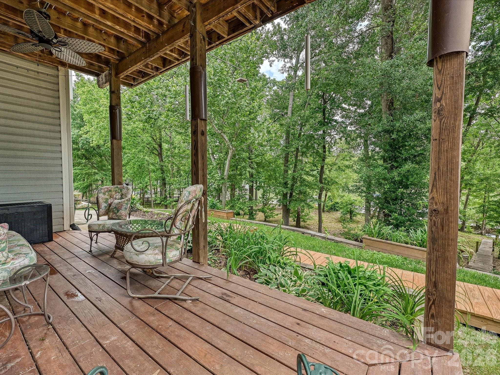 Lower deck with river views - Mount Holly