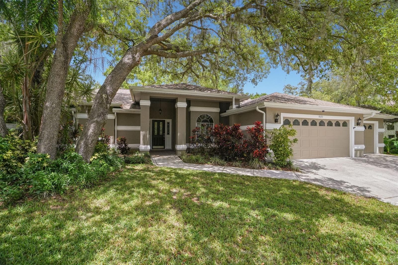 8020 MOONLIGHT LN