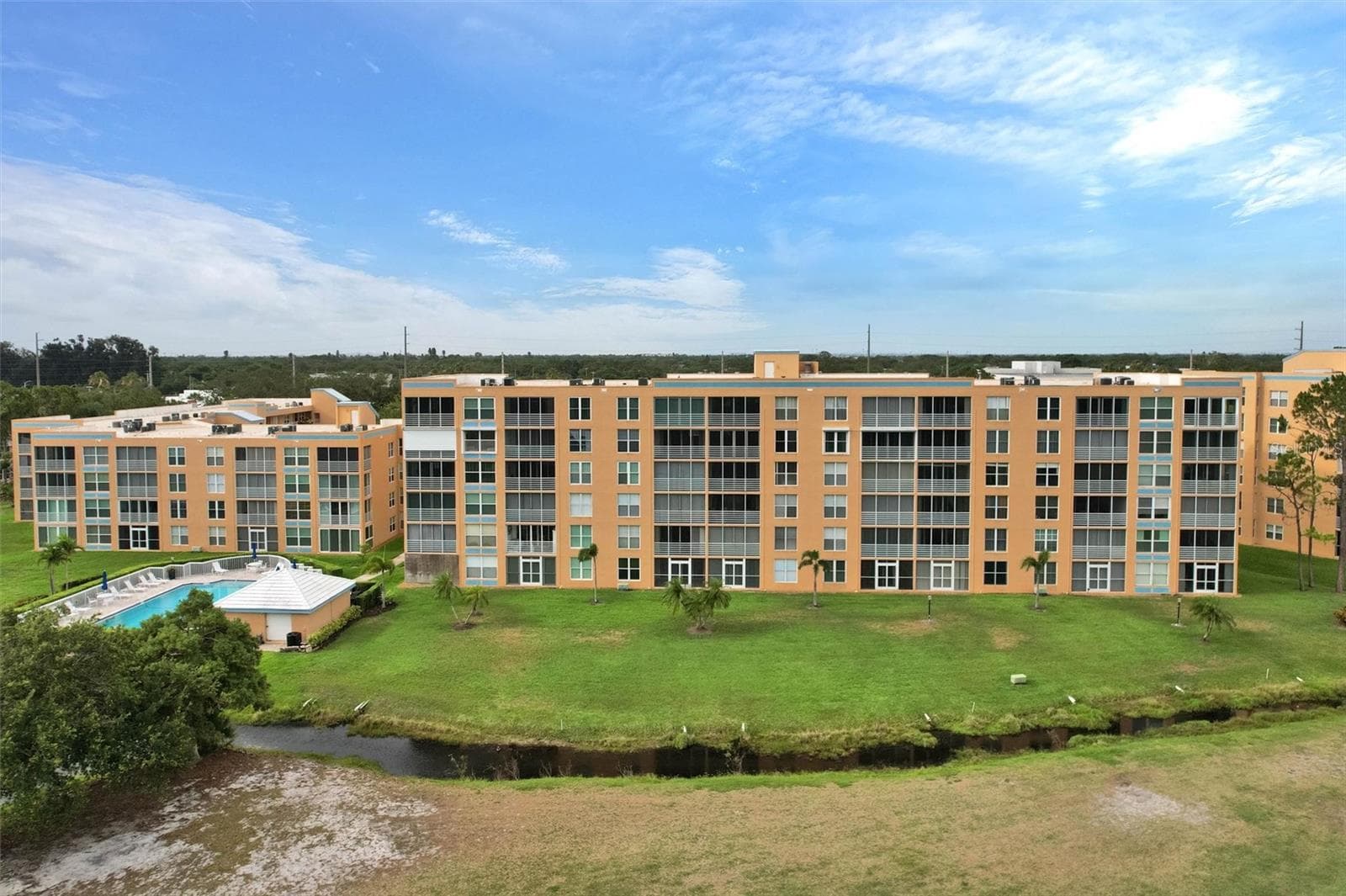 Exterior of building - 4570 PINEBROOK CIRCLE CIR #404, BRADENTON