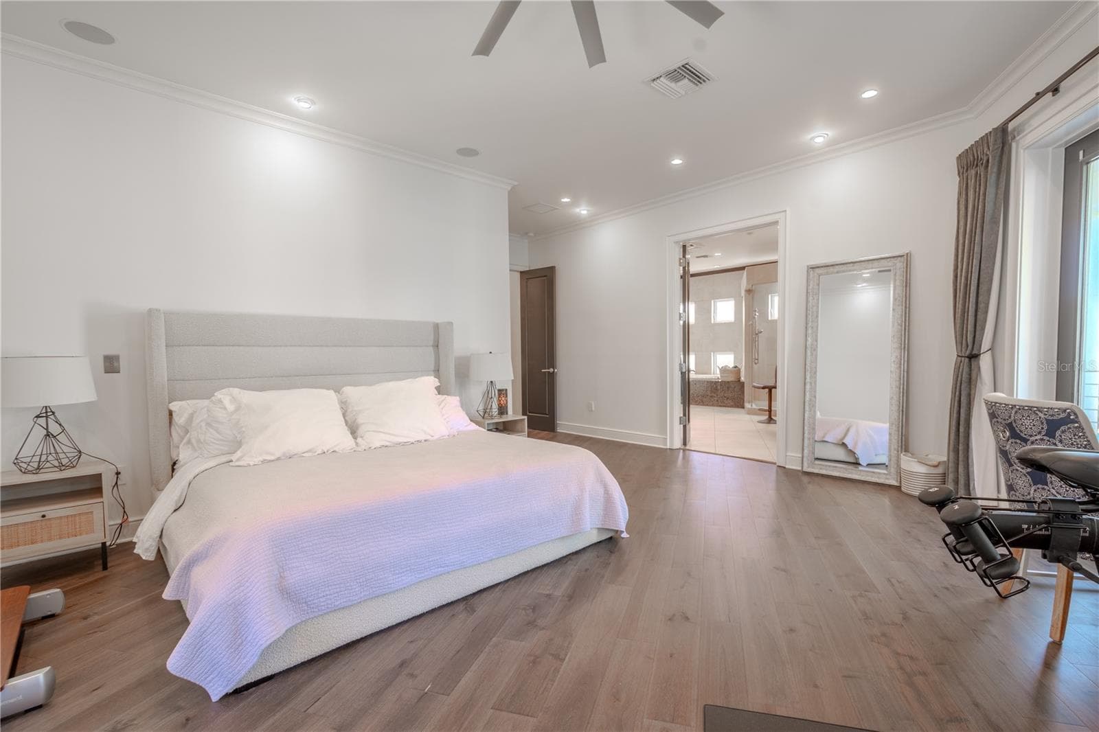 Single Family Residence at 2711 W TRILBY AVE, TAMPA, photo 11 of 41