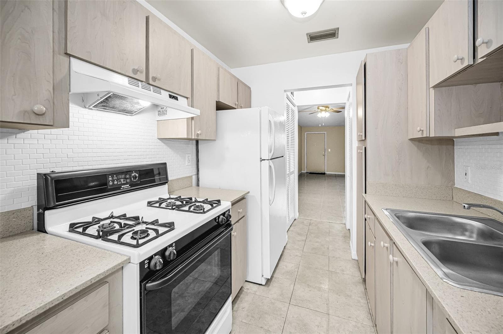 Condominium at 5750 80TH ST N #D101, ST PETERSBURG, photo 8 of 27