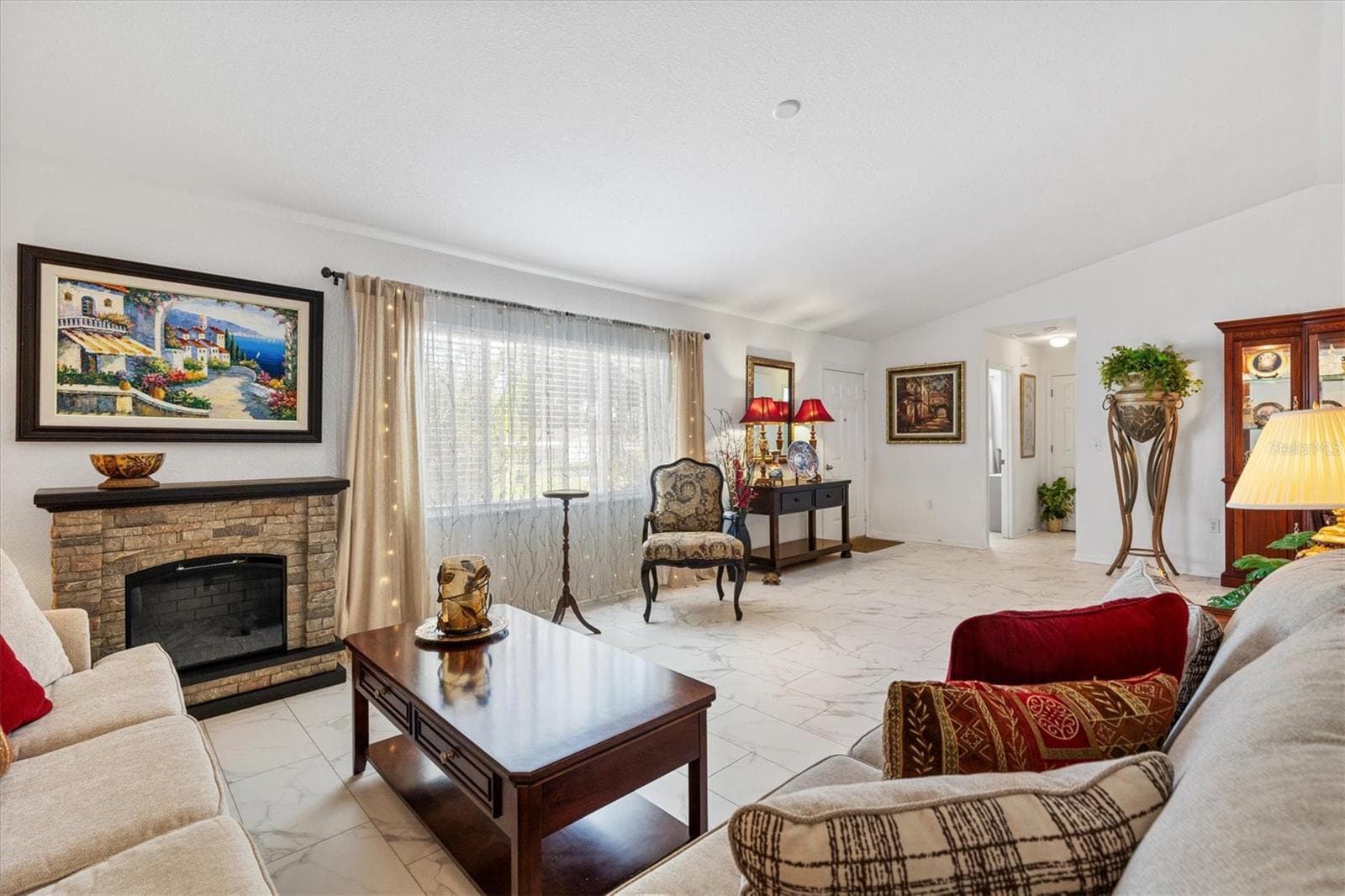 Living room with high ceilings - 9498 SE 174TH LOOP, SUMMERFIELD