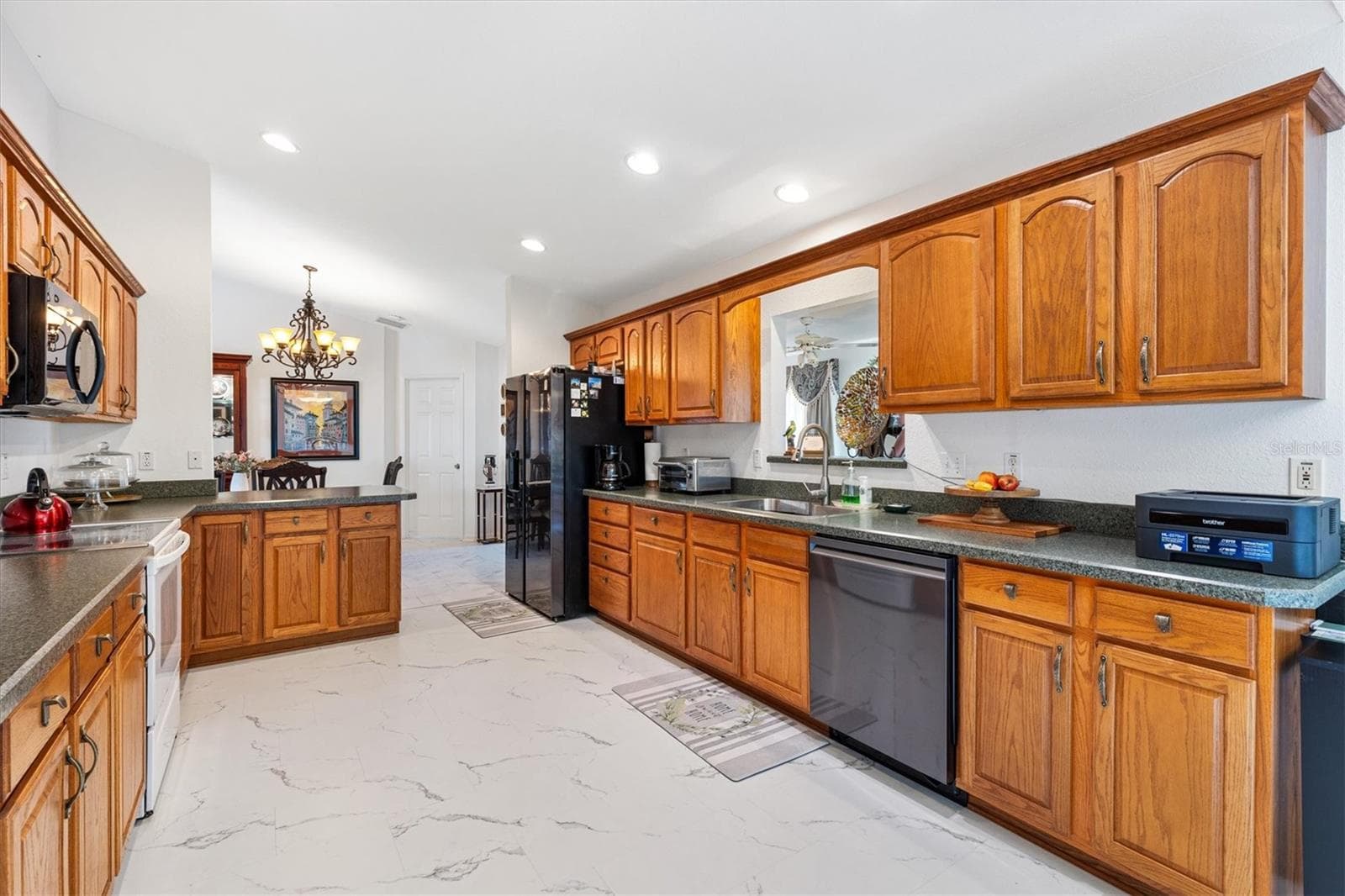 Pass through over kitchen sink to Florida room - 9498 SE 174TH LOOP, SUMMERFIELD