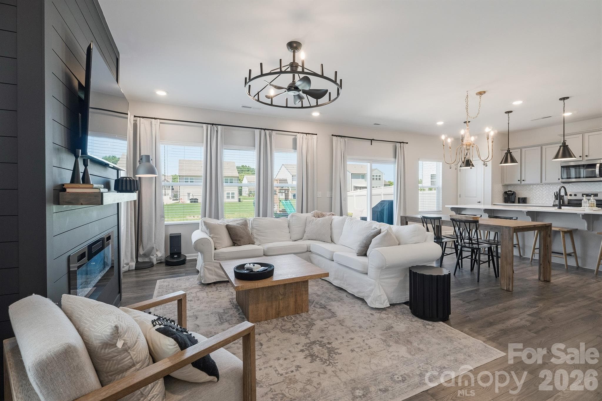 Great room with tons of natural light - Kannapolis