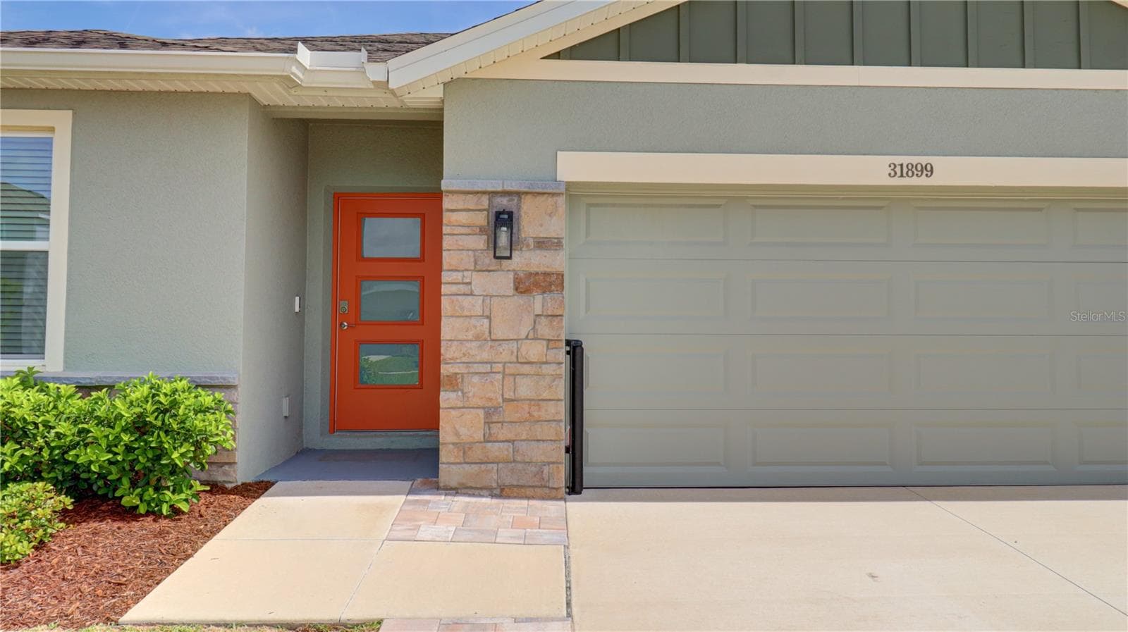 Single Family Residence at 31899 OYSTER TRELLIS LN, WESLEY CHAPEL, photo 2 of 27