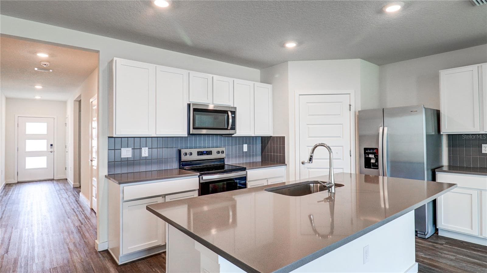 Single Family Residence at 31899 OYSTER TRELLIS LN, WESLEY CHAPEL, photo 4 of 27