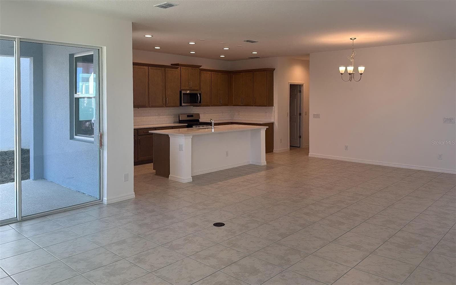 Single Family Residence at 6863 SPANISH IMPERIAL ST, HOWEY IN THE HILLS, photo 2 of 15
