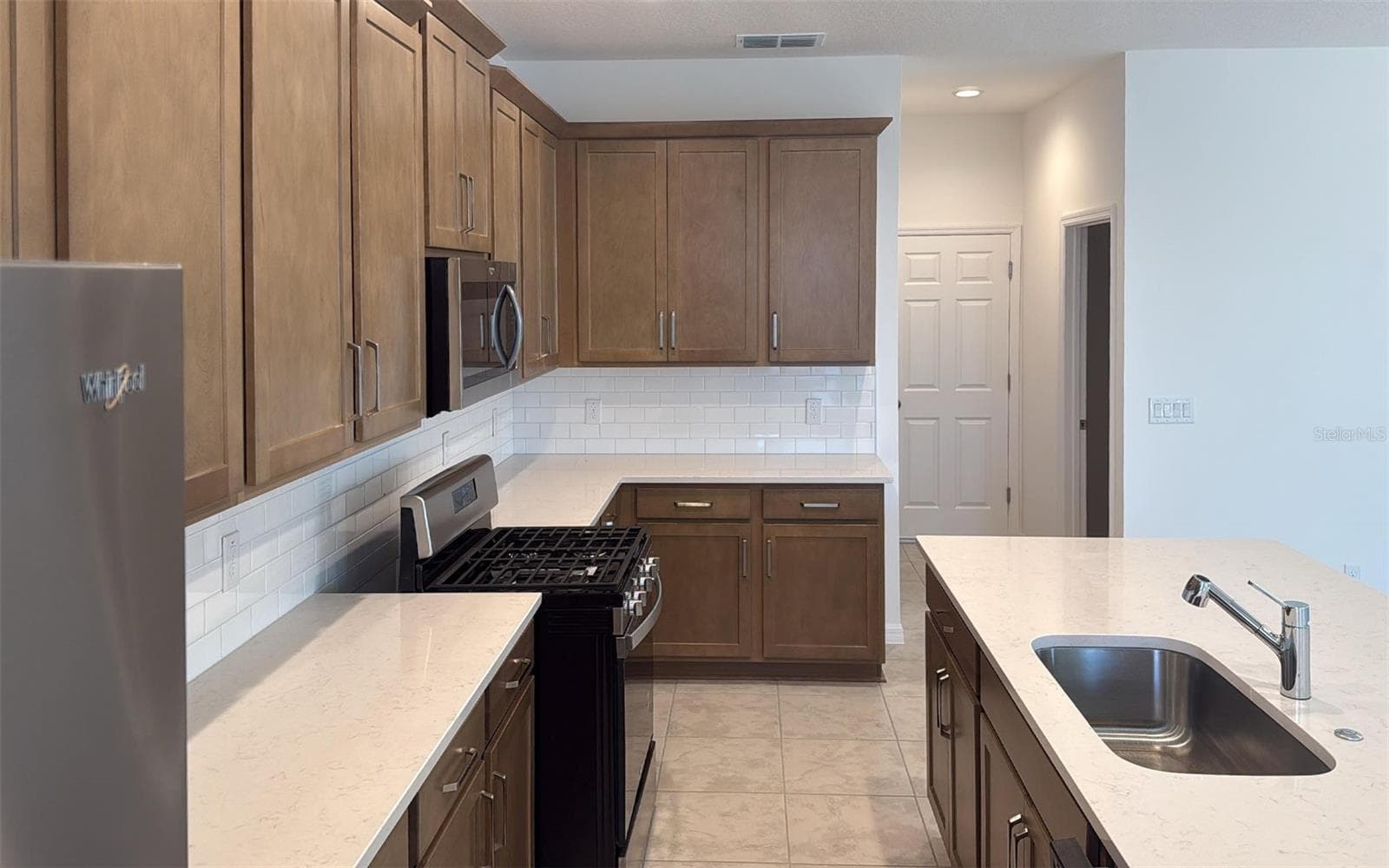 Single Family Residence at 6863 SPANISH IMPERIAL ST, HOWEY IN THE HILLS, photo 4 of 15