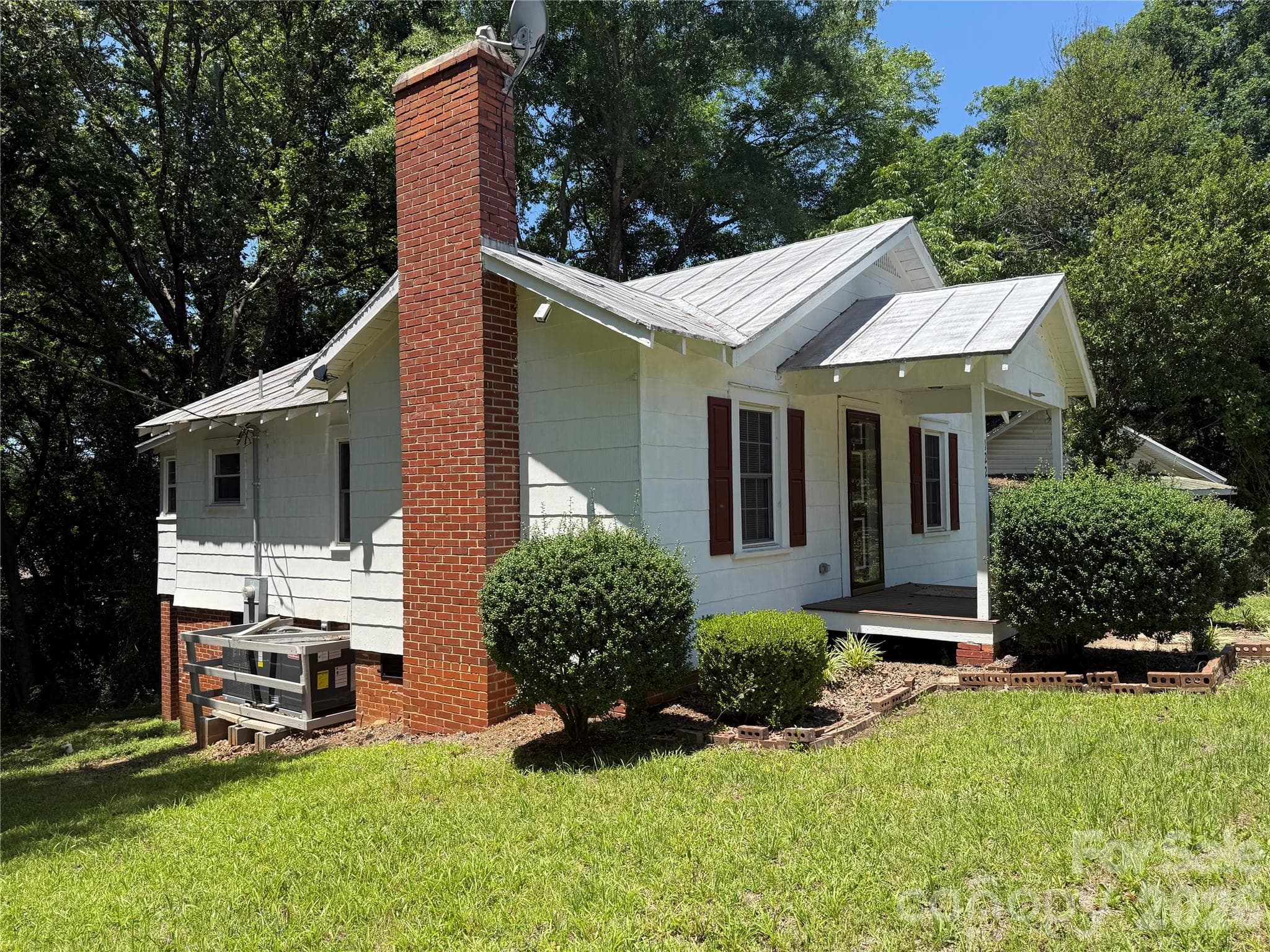 Single Family Residence at 122 E Hargrave Street, Wadesboro, photo 2 of 20