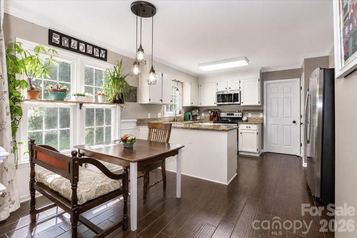 Breakfast Area - 311 N Deerfield Circle, Salisbury