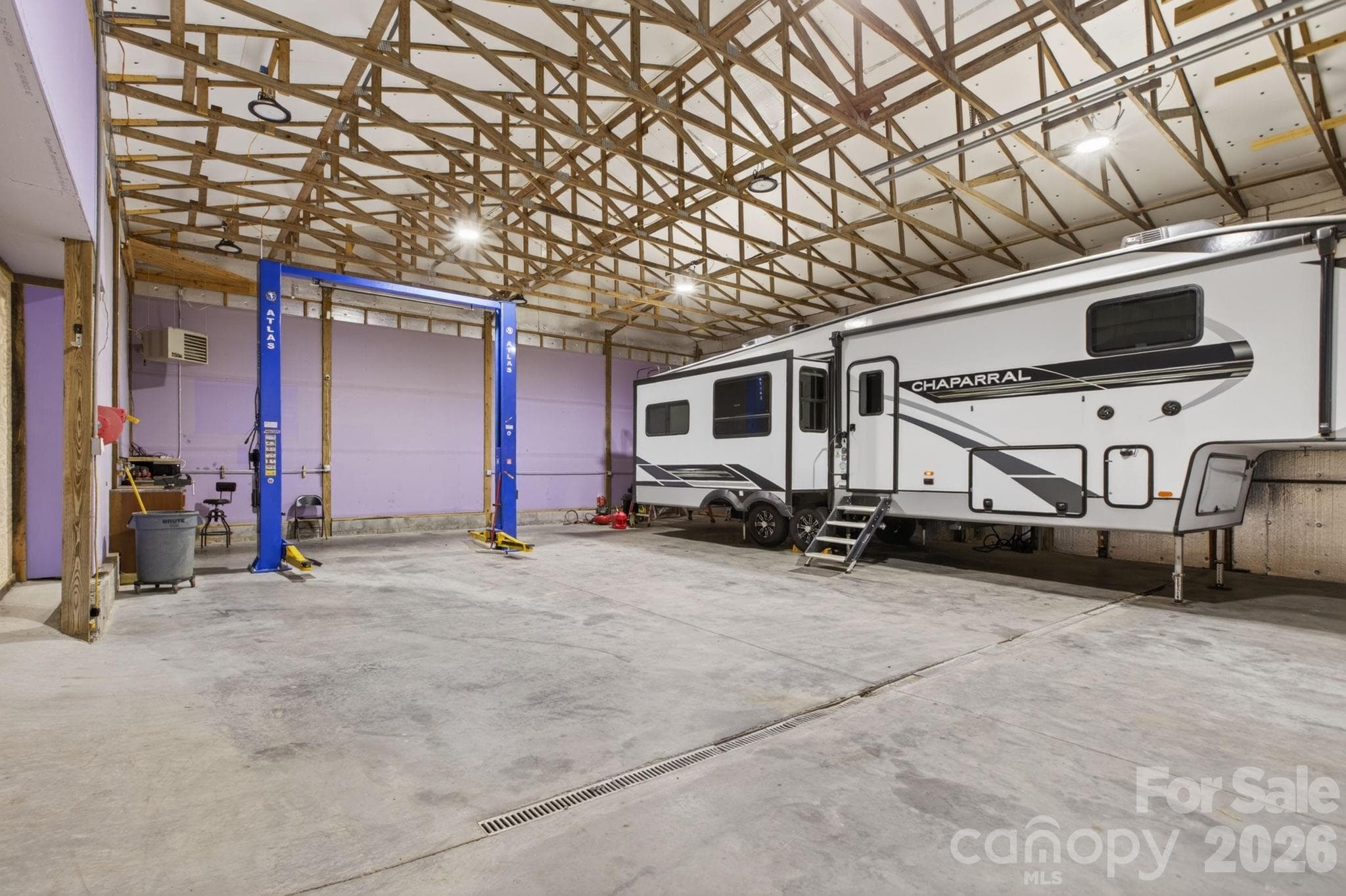 Large workshop with car lift and rv hookup - 97 Whippoorwill Lane, Fairview