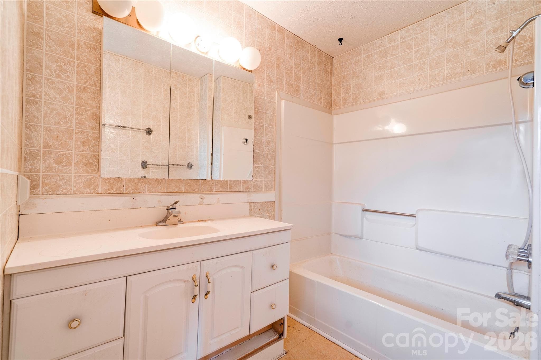 Primary Bathroom - Shelby