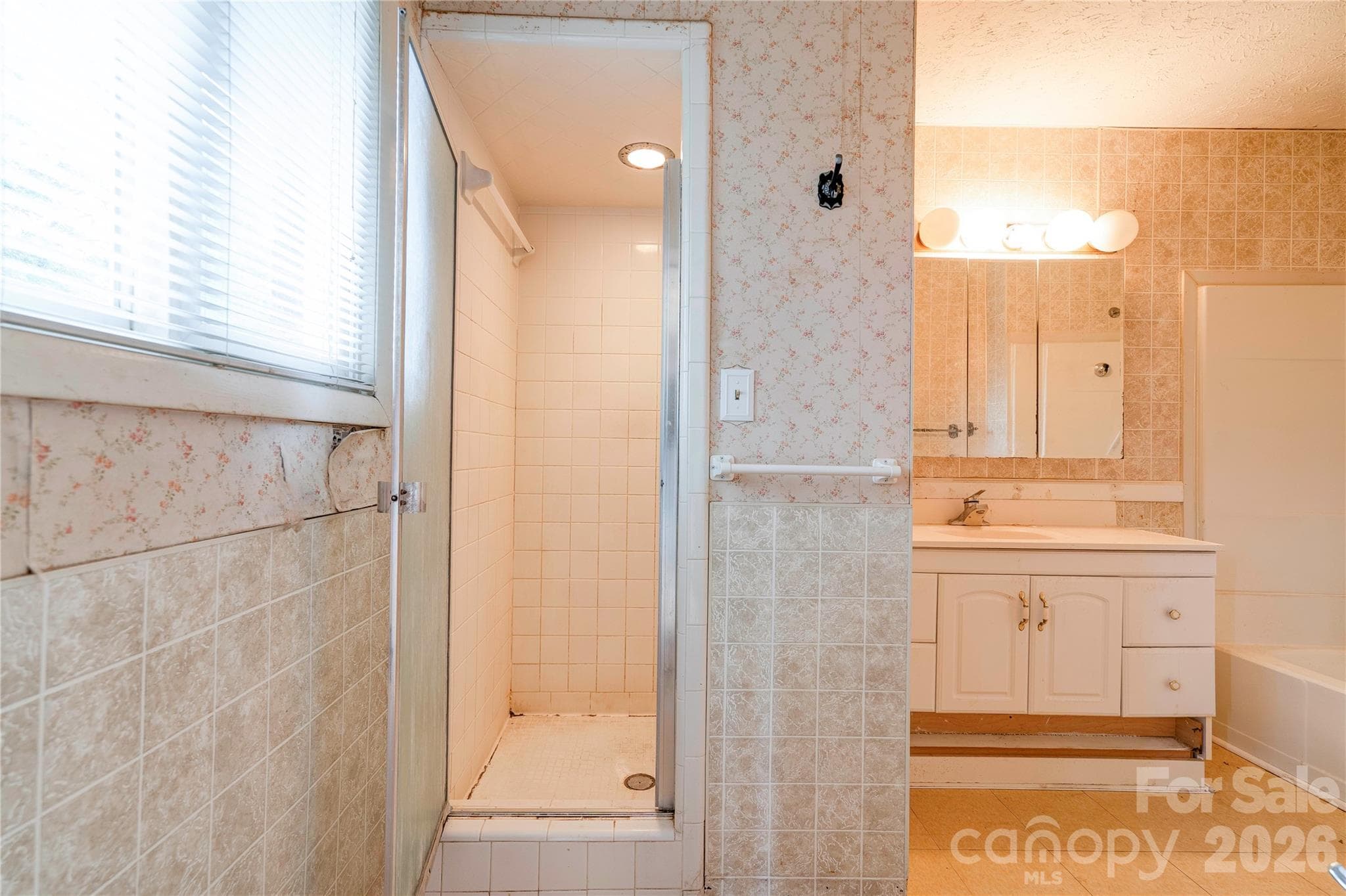 Primary Bathroom - Shelby