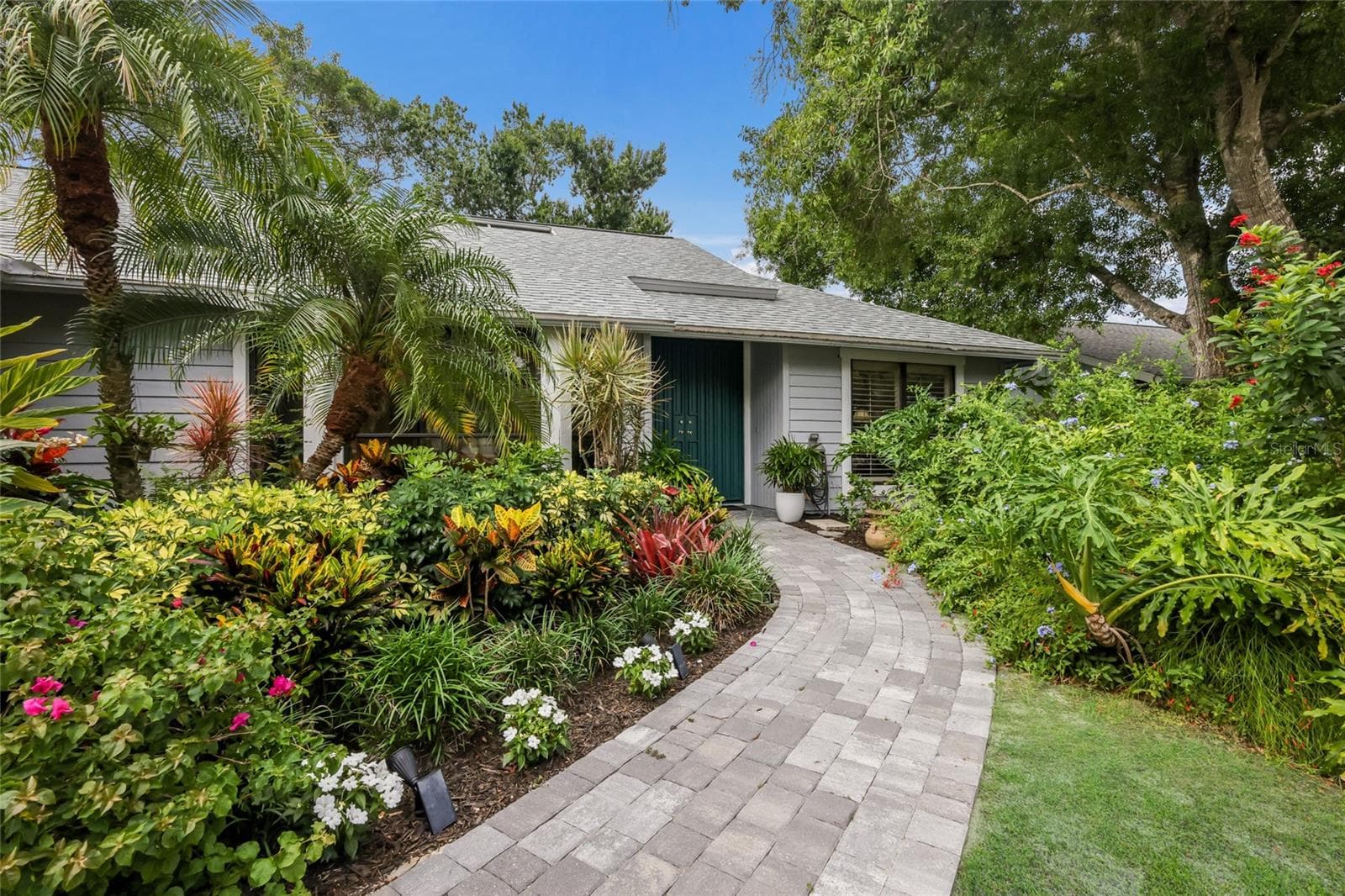 Brick paver entrance to front door - 851 FAULKWOOD CT, SARASOTA