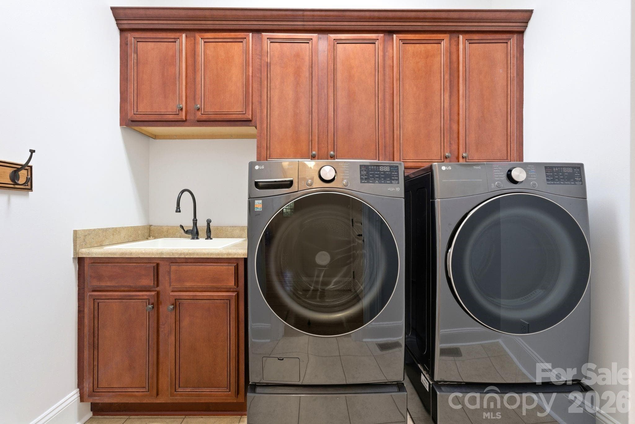 Main Level Laundry - Huntersville
