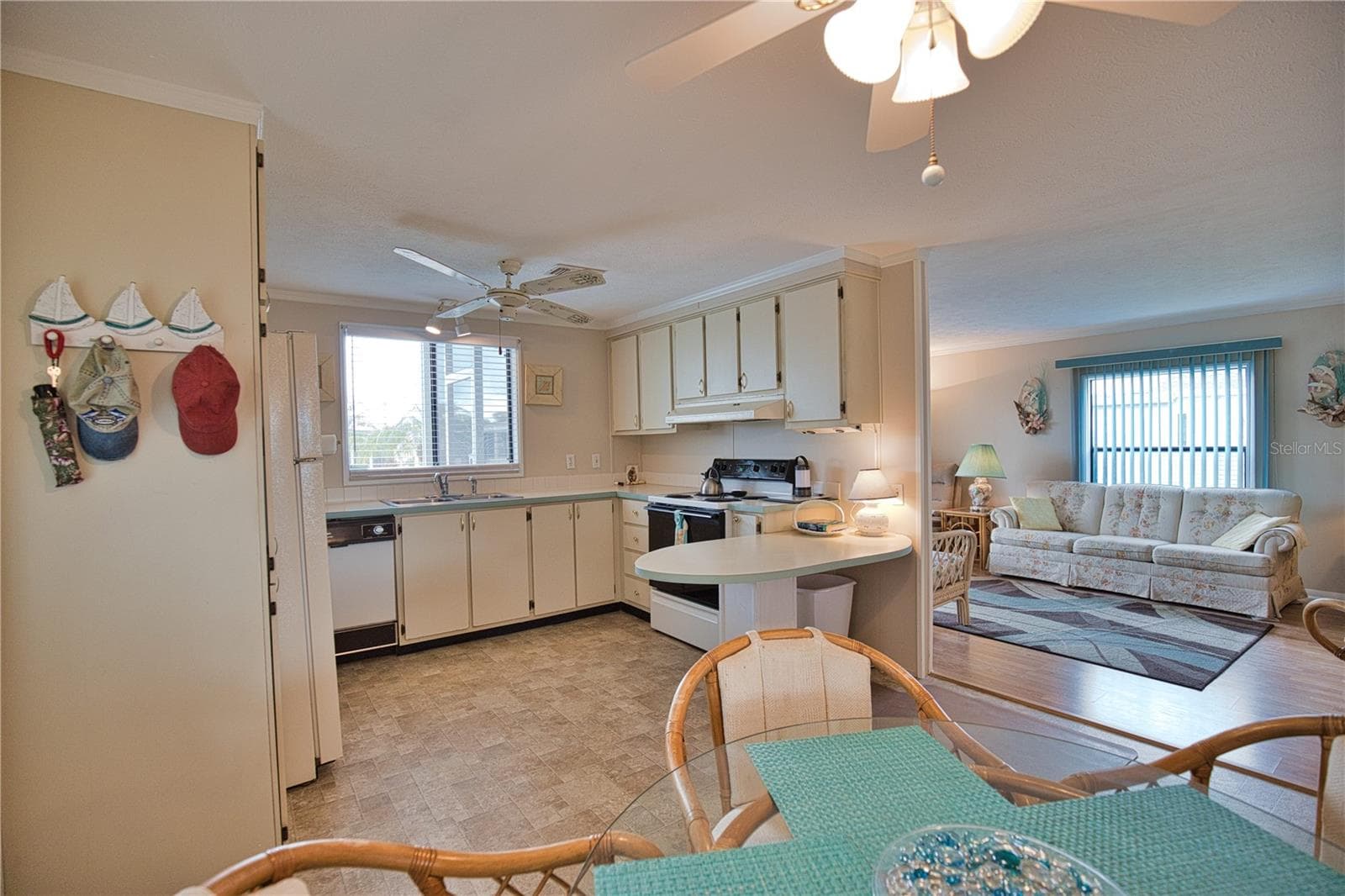 Manufactured Home at 632 LA JOLLA CIR, NORTH PORT, photo 6 of 35