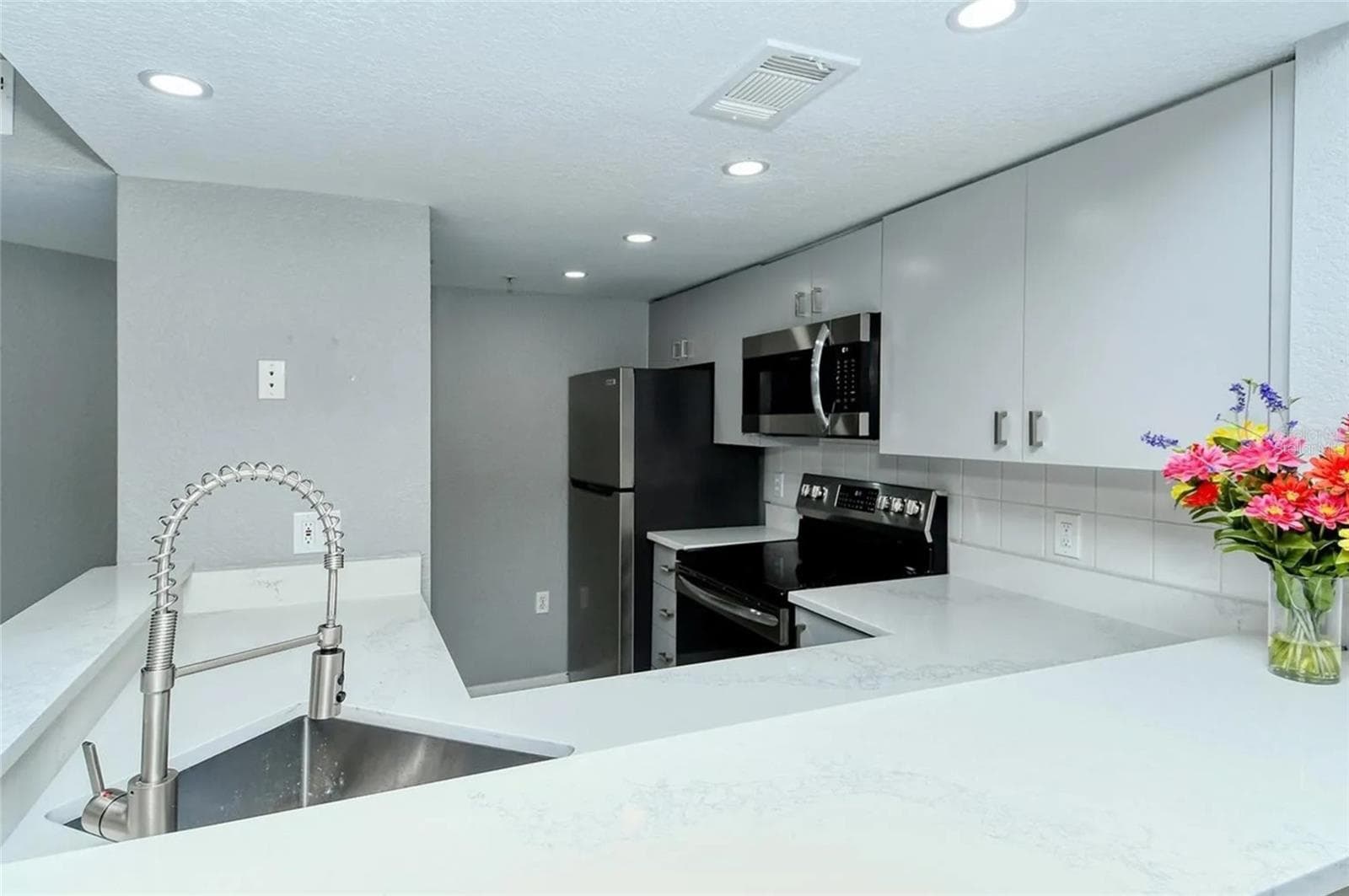 Condominium at 850 S TAMIAMI TRL #801, SARASOTA, photo 7 of 26