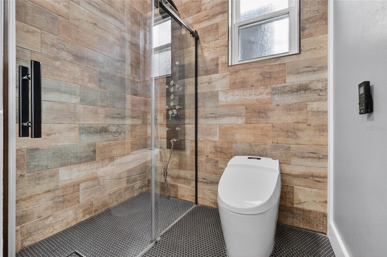 Upgraded shower, elongated automatic toilet/bidet ~ - 5006 RISHLEY RUN WAY, MOUNT DORA