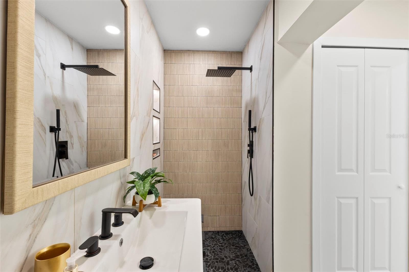 Primary ensuite - 4430 CARSON ST NE, ST PETERSBURG