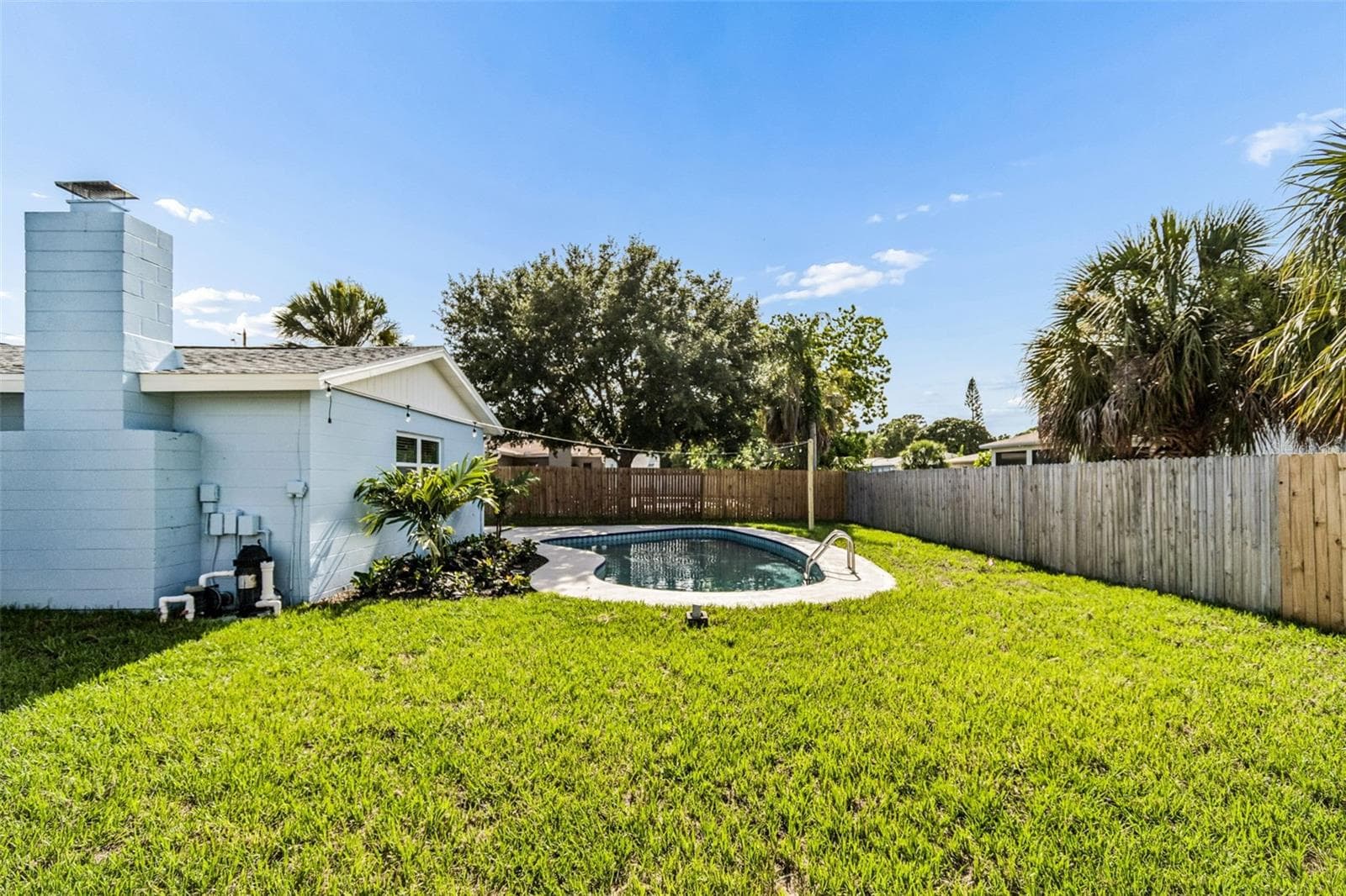 Fresh new sod! - 1101 54TH AVE S, ST PETERSBURG
