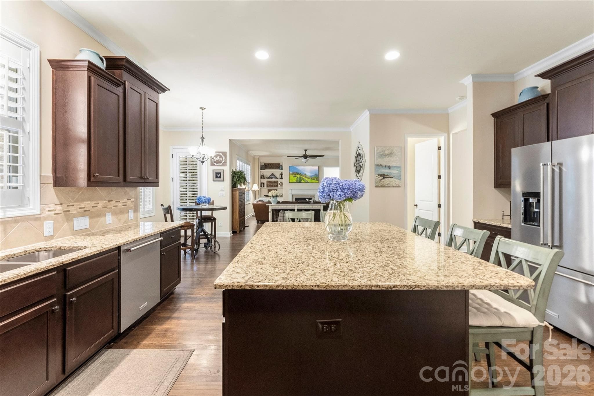 Huge Kitchen Island - 3411 Stags Leap Way, York