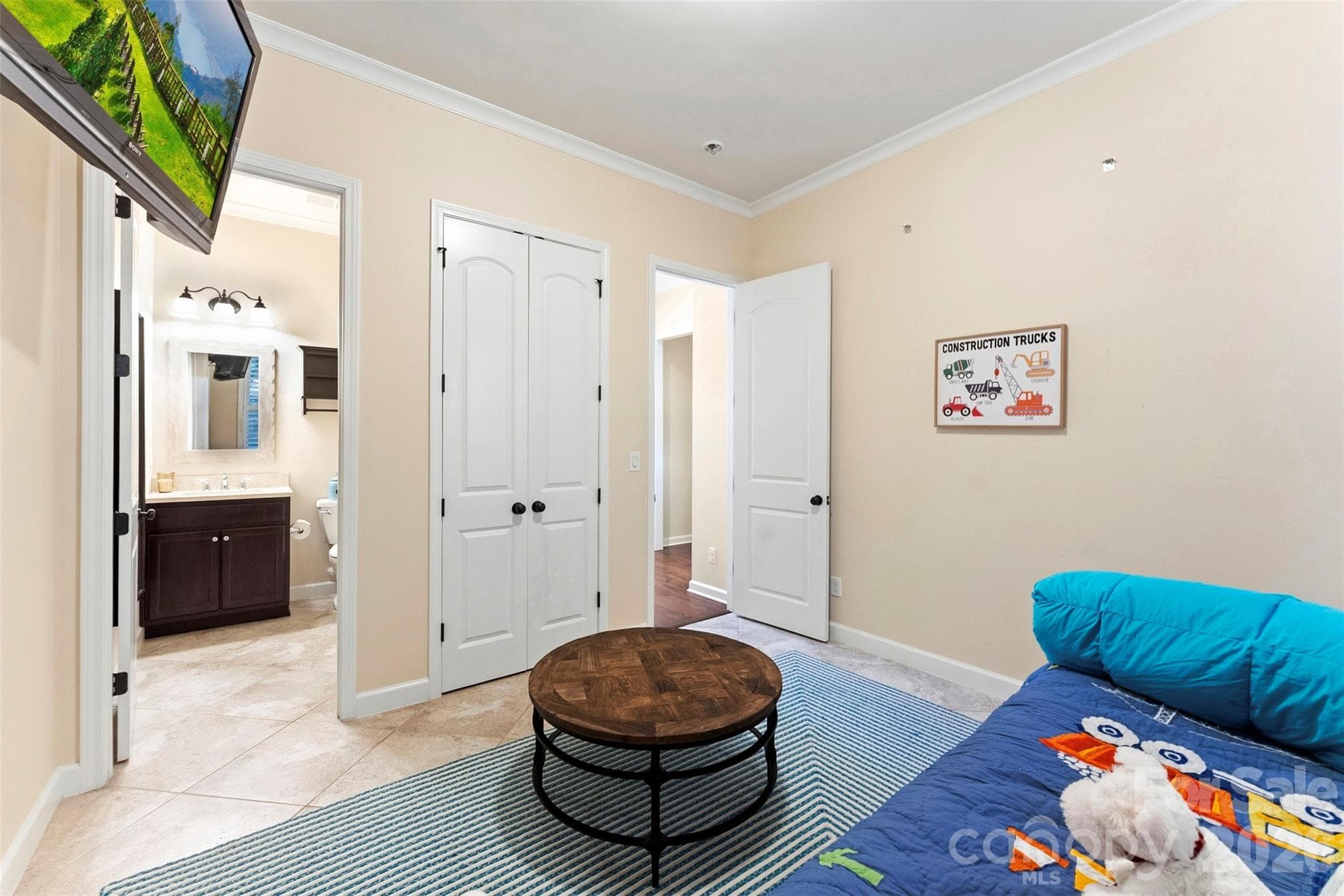 first floor suite - 3411 Stags Leap Way, York
