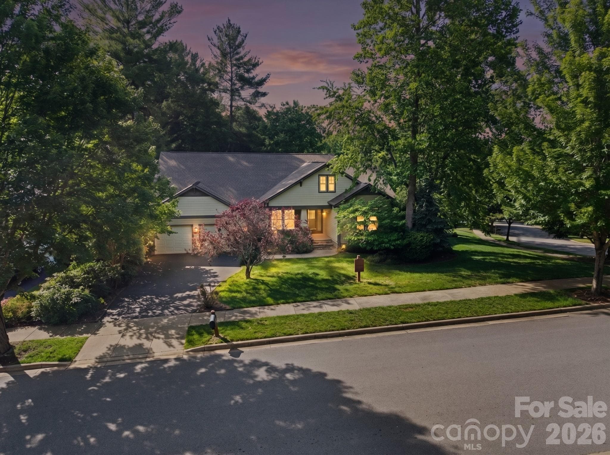 Single Family Residence at 289 Fennel Dun Circle, Biltmore Lake, photo 4 of 45
