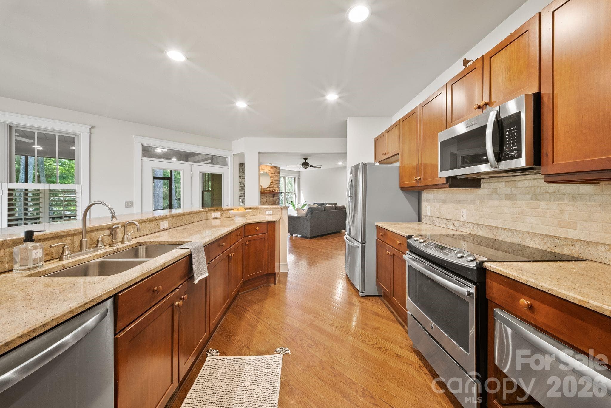 Single Family Residence at 289 Fennel Dun Circle, Biltmore Lake, photo 15 of 45