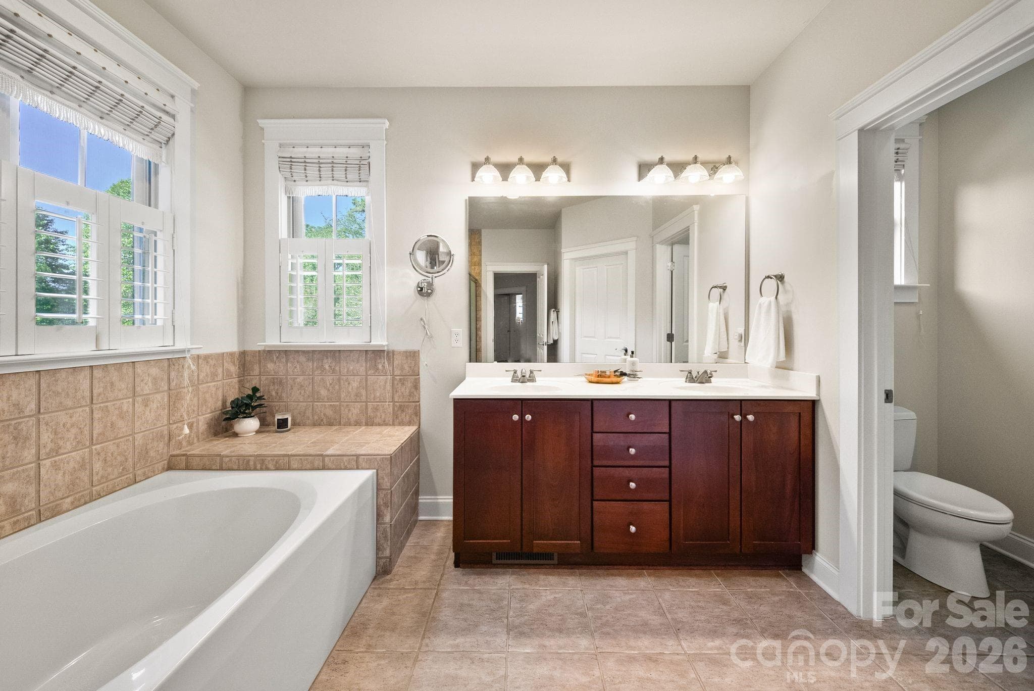Single Family Residence at 289 Fennel Dun Circle, Biltmore Lake, photo 22 of 45