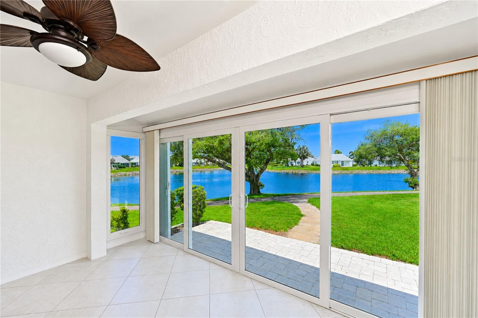 Sunroom through to lake - 9425 ANDOVER CIR, BRADENTON