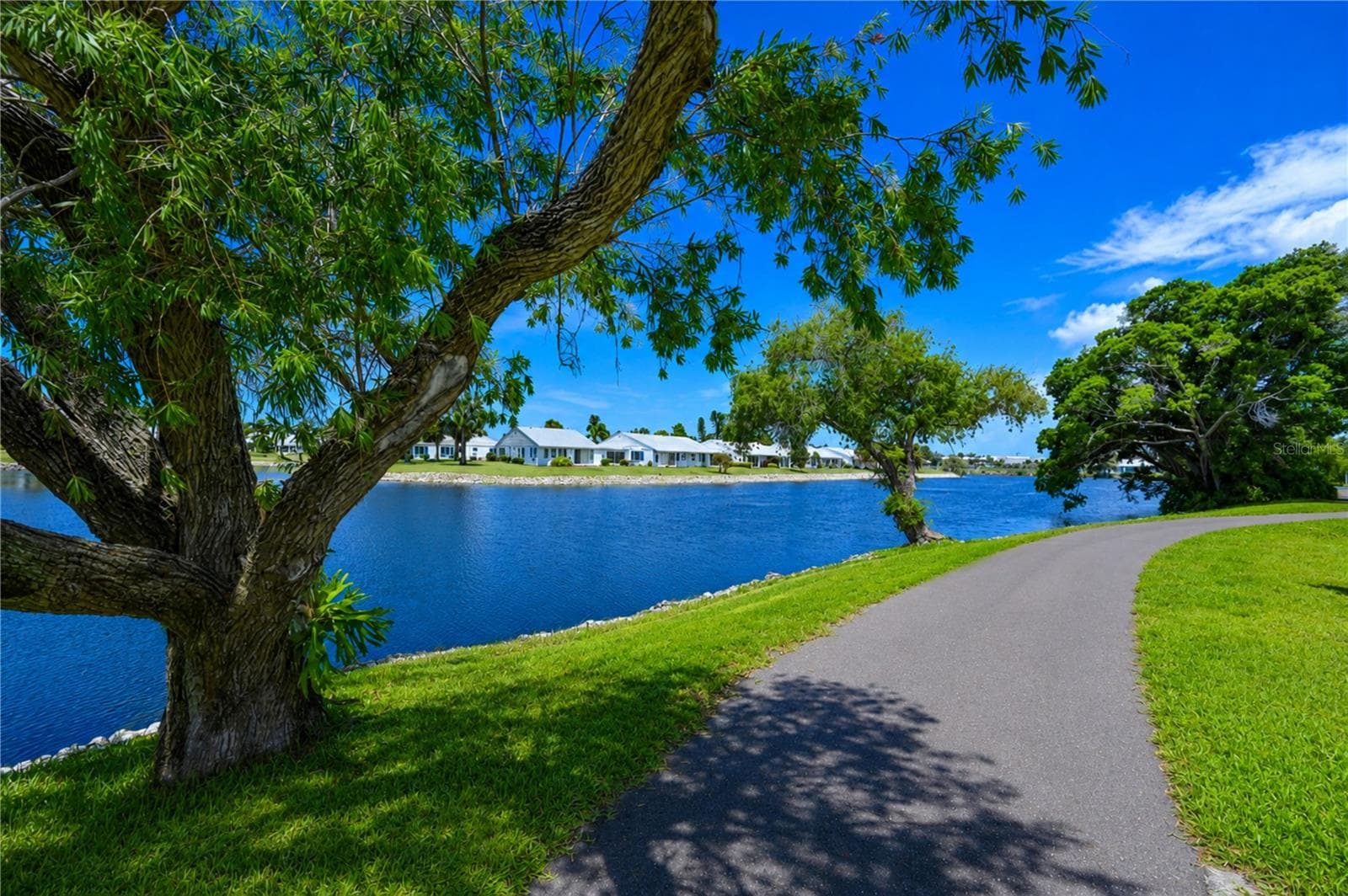 View in back of villa down the walking path - 9425 ANDOVER CIR, BRADENTON
