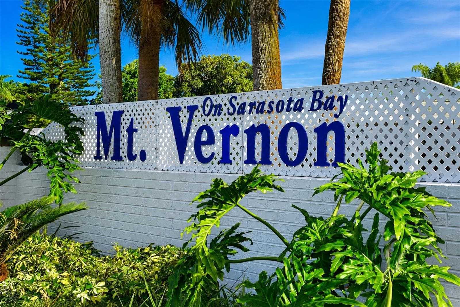 Mt Vernon on Sarasota Bay entrance - 9425 ANDOVER CIR, BRADENTON
