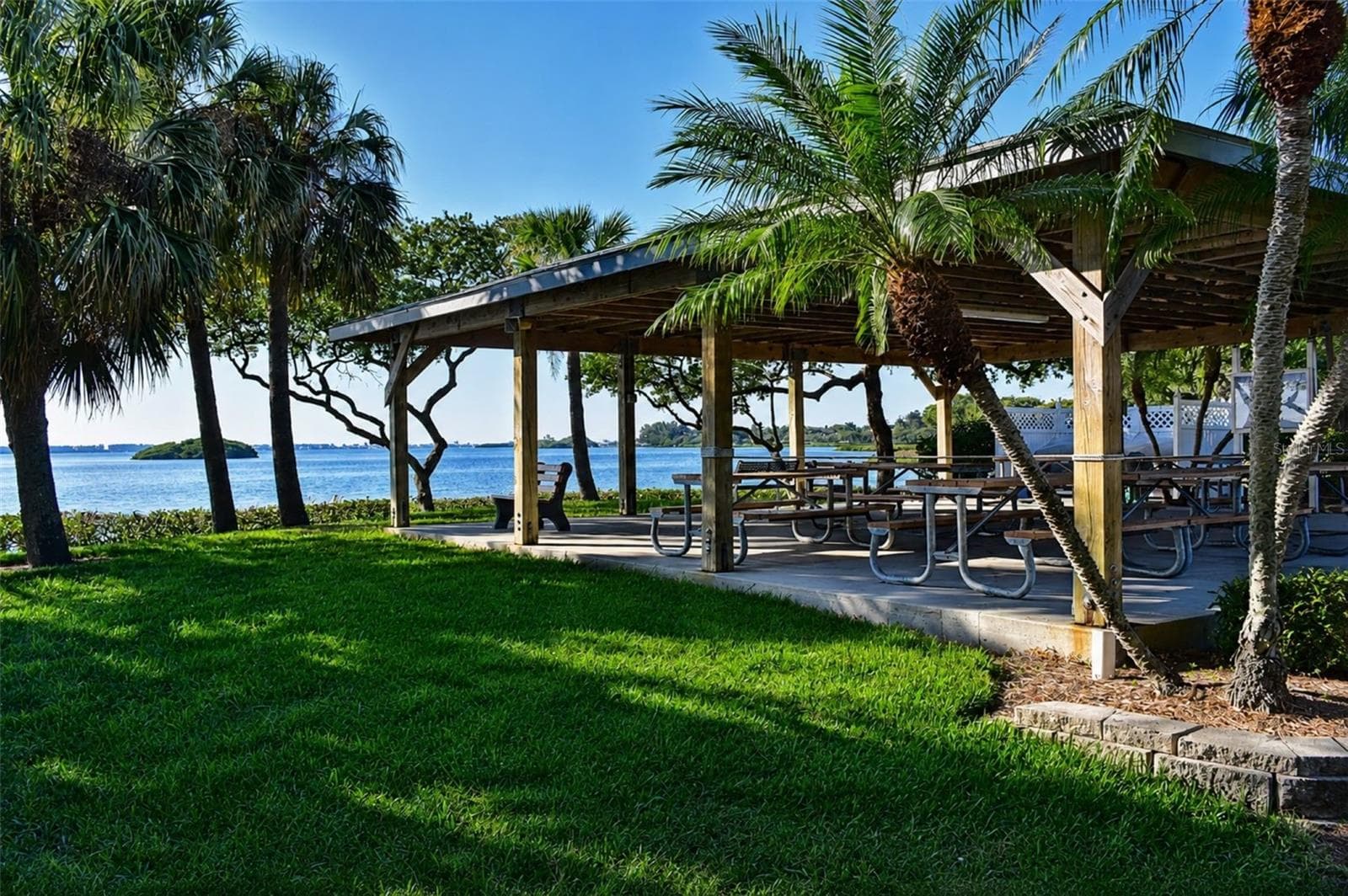 Mt Vernon on Sarasota Bay bayside picnic pavillion with grills - 9425 ANDOVER CIR, BRADENTON