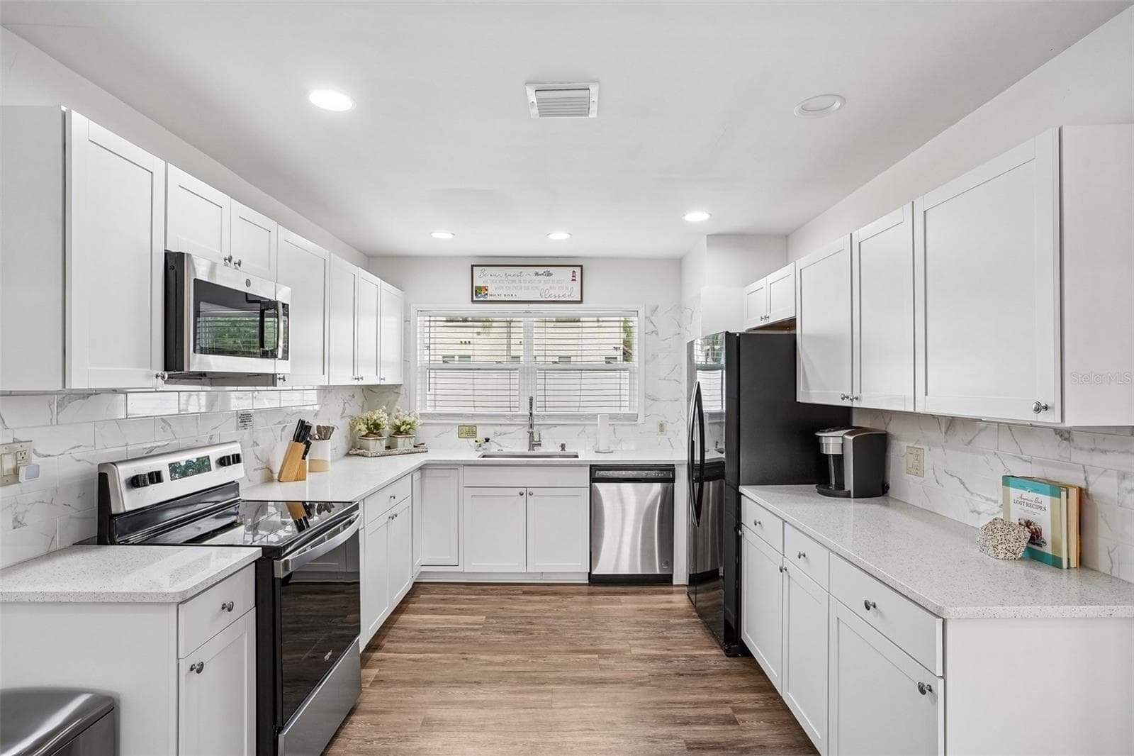 Single Family Residence at 1211 MORNINGSIDE DR, MOUNT DORA, photo 10 of 66