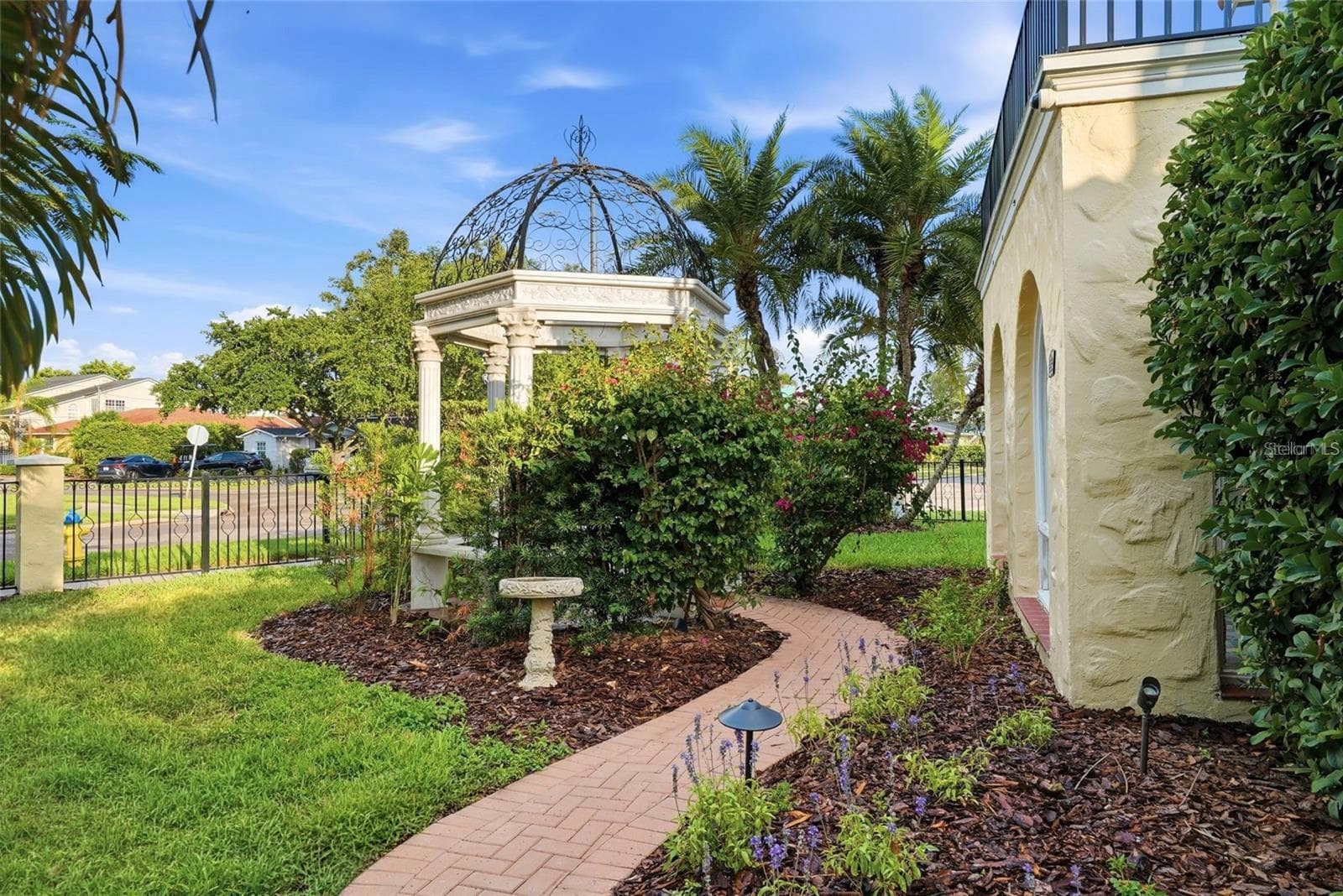 Single Family Residence at 190 BOSPHOROUS AVE, TAMPA, photo 9 of 84