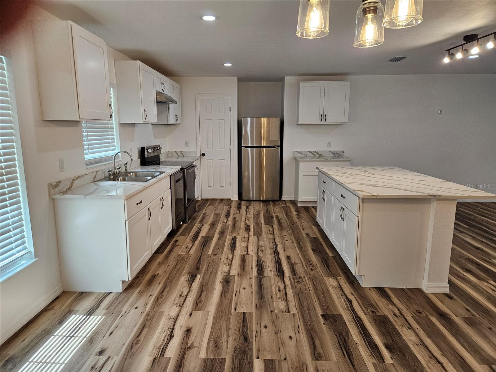 Single Family Residence at 51 NE 10TH ST, WILLISTON, photo 10 of 34
