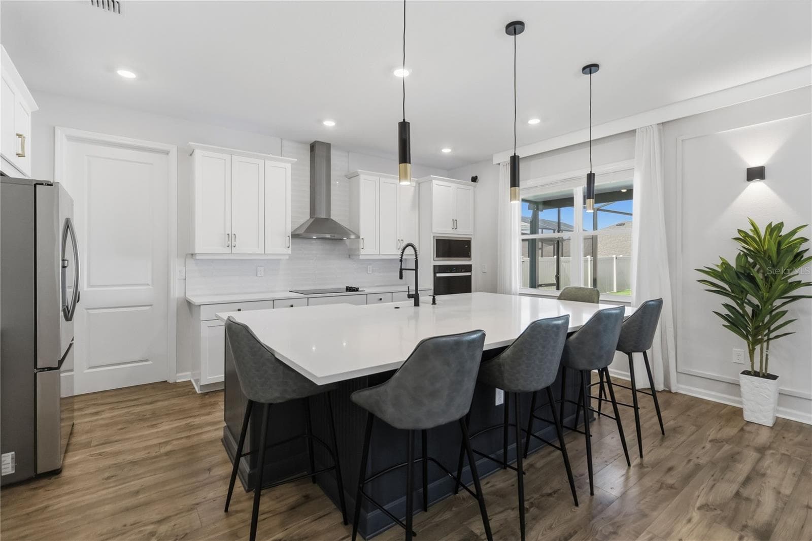 Gourmet Kitchen with expansive Island - 4519 LIONS GATE AVE, CLERMONT