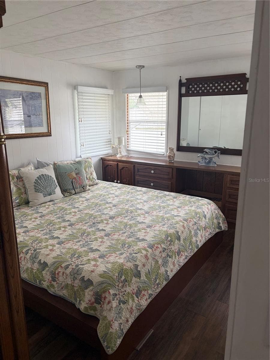 Spare bedroom also has built-ins. Room for a Queen sized bed for guests. - 723 ROMA RD, VENICE