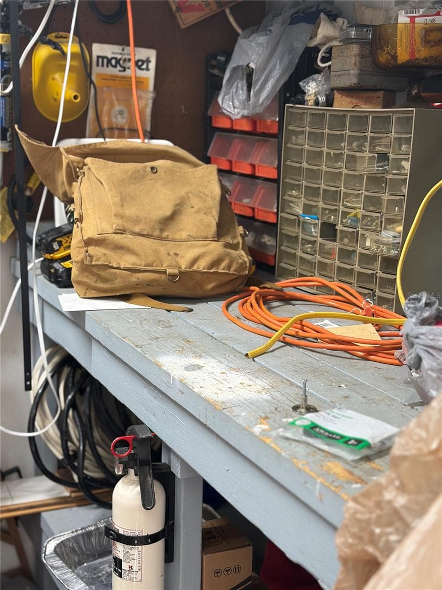 Workbench for the hobbyist or carpenter - 723 ROMA RD, VENICE