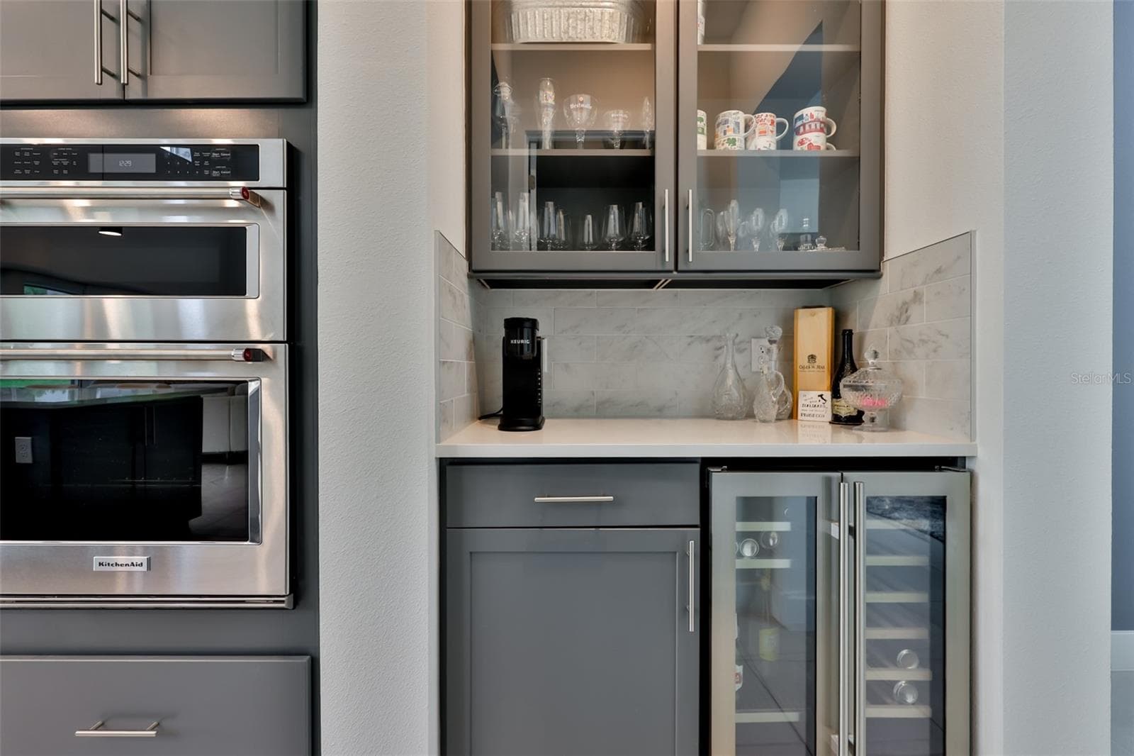 Butler's pantry - 6107 GOLDEN BEACH DR, APOLLO BEACH