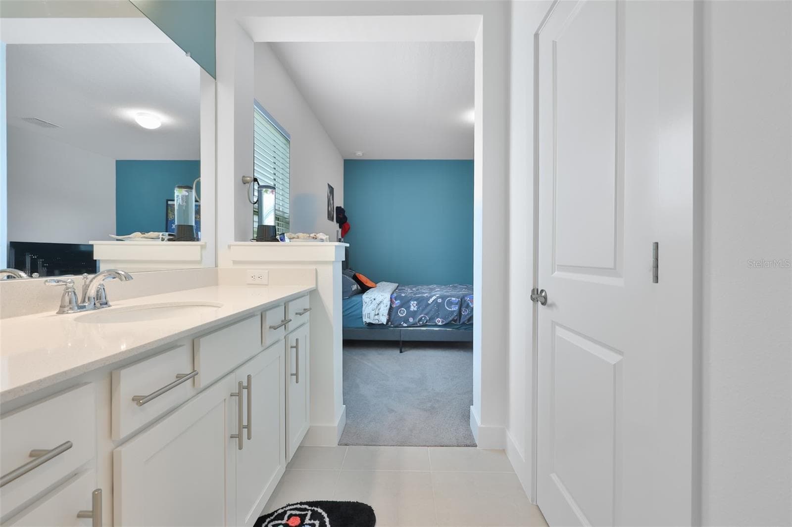 Jack and Jill bath - 6107 GOLDEN BEACH DR, APOLLO BEACH