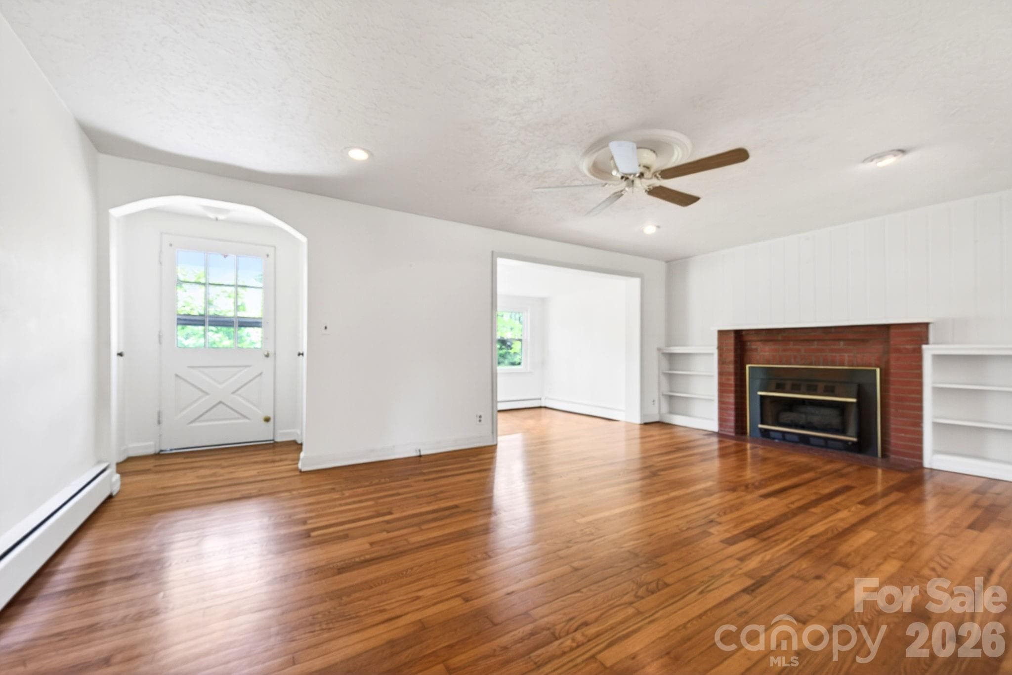Living Room - 411 Hillcrest Circle, Hendersonville