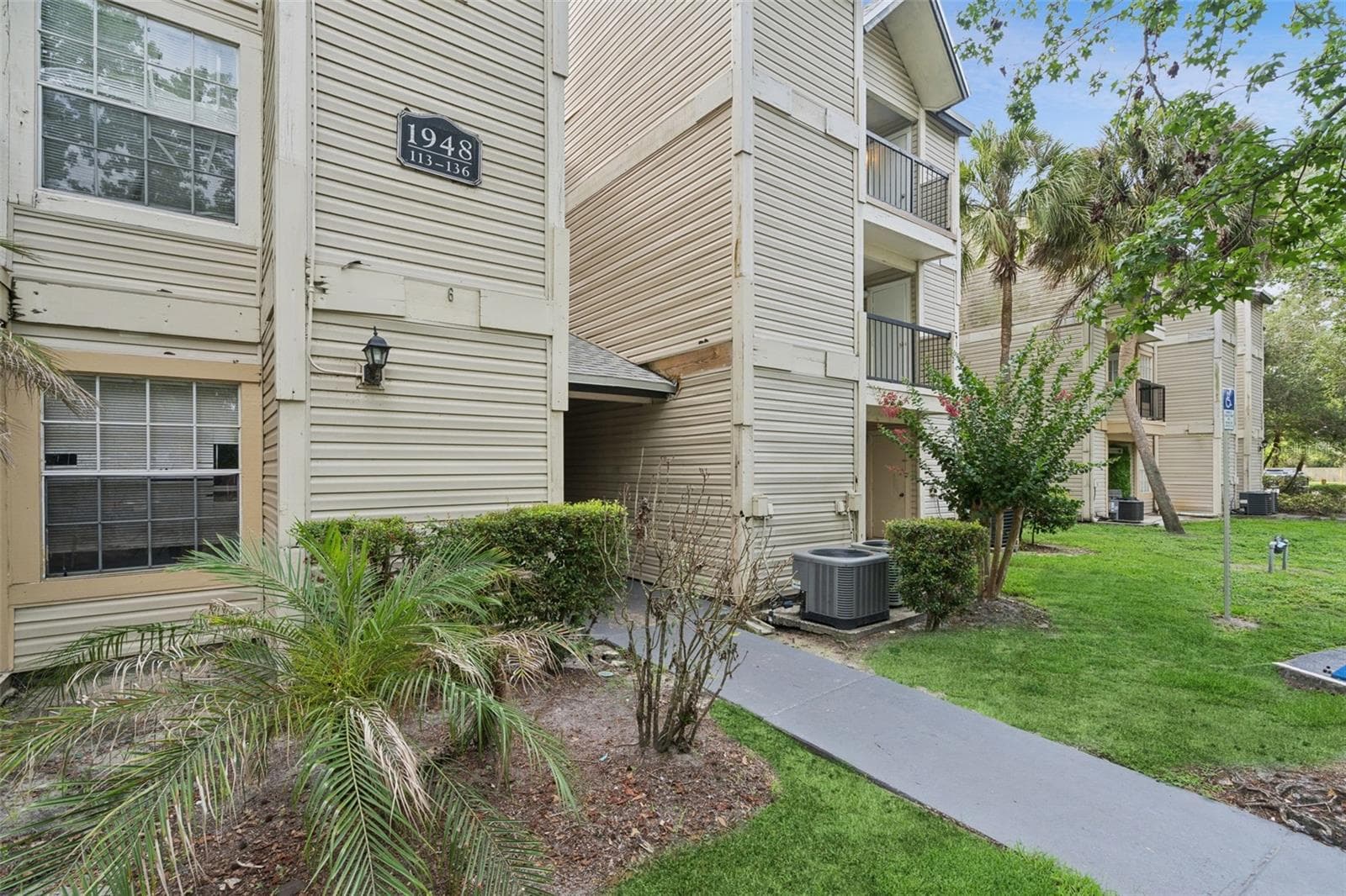 Condominium at 1948 LAKE ATRIUMS CIR #124, ORLANDO, photo 2 of 27