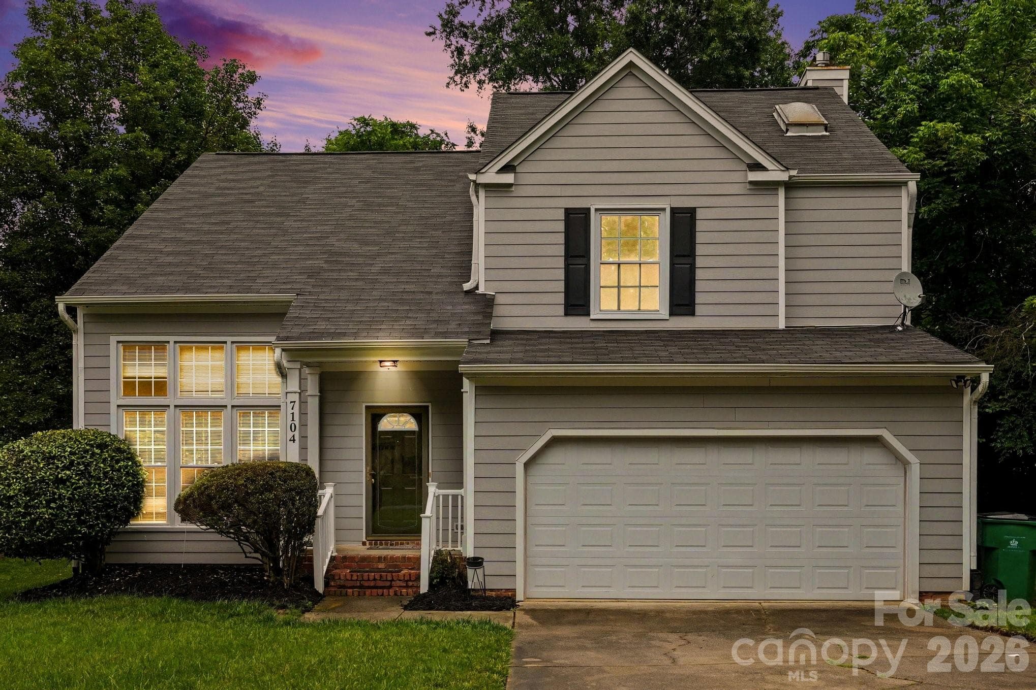 Single Family Residence at 7104 Kinsmore Lane, Charlotte, photo 2 of 31