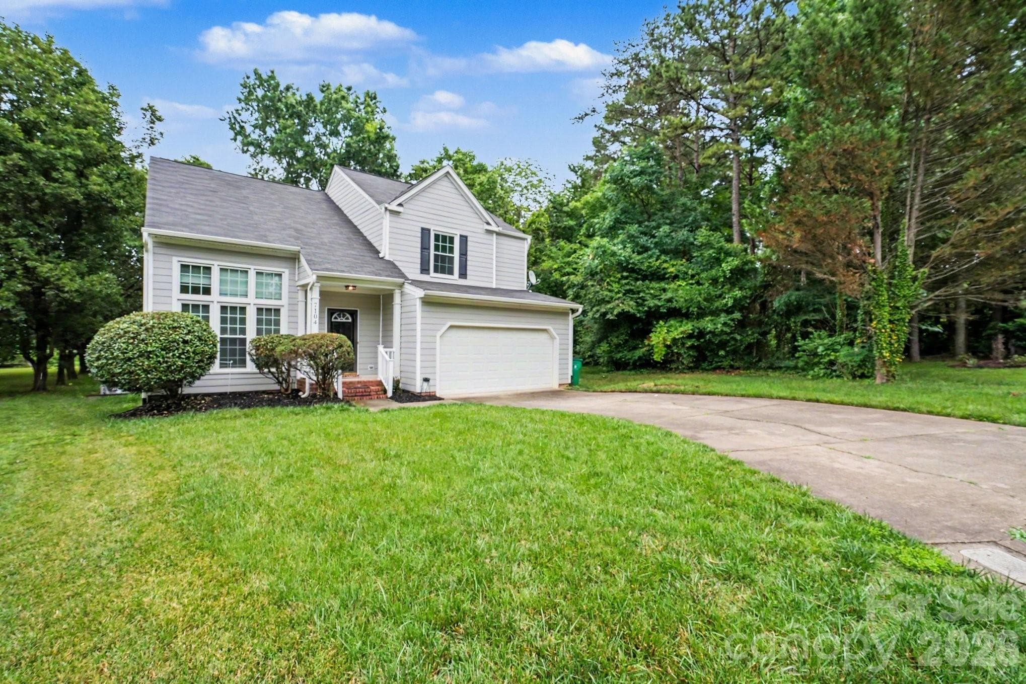 Single Family Residence at 7104 Kinsmore Lane, Charlotte, photo 4 of 31